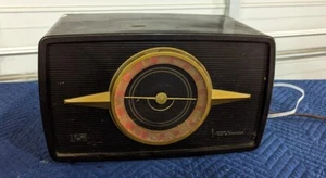 Vintage RCA Victor 1R81 Art Deco Bakelite AM FM Tube Radio - Picture 1 of 12