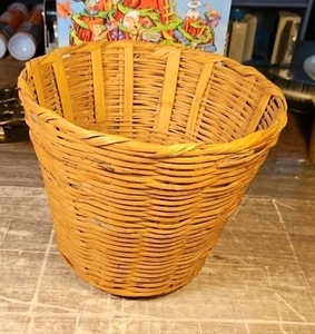 VINTAGE WICKER WASTE BASKET TRASH CAN 7" X 8" - Picture 1 of 3