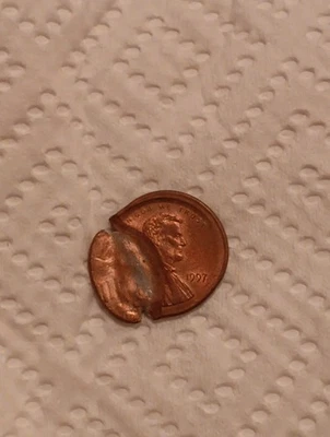 1997 Red Lincoln Broadstruck And Off Centered Major Errors  - Image 1 of 4