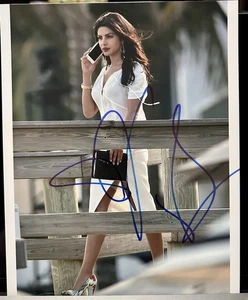 PRIYANKA CHOPRA SIGNED PHOTO 8X10 BAYWATCH AUTOGRAPH QUANTICO BOLLYWOOD JONAS 1 - Picture 1 of 3