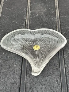 Hoya Japan Glass Plate Bowl Antique Piece Whale Fin Tale Curios Unusual 9v - Picture 1 of 3