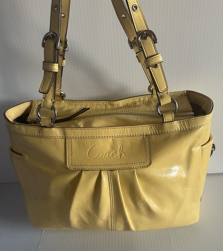 Borsa a tracolla Coach Gallery East West giallo burro pelle plissettata con certificato di autenticità