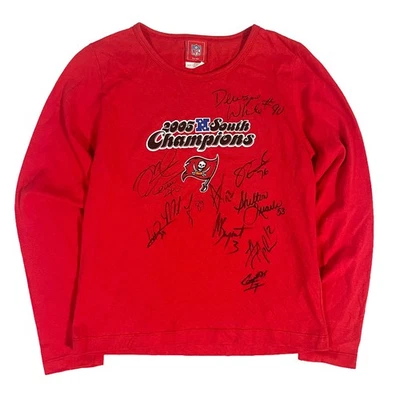 2005 Tampa Bay Buccaneers Autographed Shirt Mike Alstott Warrick Dunn Signatures - Image 1 of 4