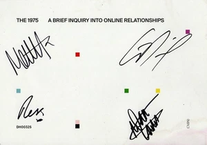 THE 1975 SIGNED AUTOGRAMM 6X8 KARTE - EINE KURZE ANFRAGE IN ONLINE BEZIEHUNGEN  - Bild 1 von 1