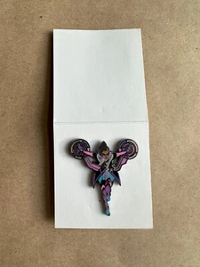 Sombra Pin NEU Color Overwatch Series 4 2017 Blizzcon on Board SALE - Bild 1 von 1
