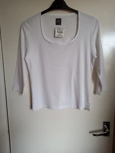 Iz White Top Round Scoop Neck 3/4 Sleeve Size Small New With Tag.. - Picture 1 of 9
