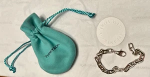 Bracciale Tiffany & Co T&Co in argento sterling con catena a maglie ovali con sacchetto - Foto 1 di 8