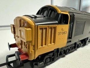 Hornby Clase 37 063 in BR Railfreight Gris Calibre OO En Caja - Imagen 1 de 16