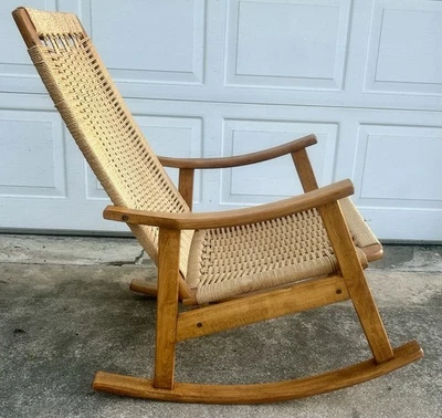 Mecedora de cuerda estilo MCM Hans Wegner vintage - Hecha en Yugoslavia mediados de siglo Foto 1 de 4