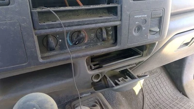 Módulo de control de temperatura F250 Super Duty 1999-2004 en tablero calentador unidad principal de CA Foto 1 de 4