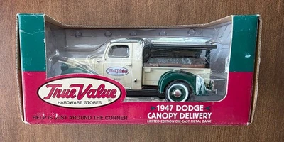 Camión de entrega/banco fundido a presión ERTL 1947 Dodge Canopy True Value nuevo Foto 1 de 2