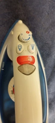 Plancha de vapor inalámbrica Oreck Jp8100cb con base de trabajo, vapor, pulverización, tanque de agua Foto 1 de 4