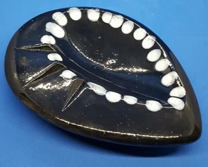 Mid Century Black & White Teardrop Oblong Ashtray 7.5" x 5.5" x 1.5" - Picture 1 of 4