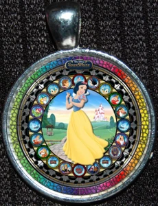 Disney Prinzessin Schneewittchen Wald Tierfreunde Buntglas Anhänger Halskette - Bild 1 von 1