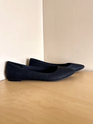 [MUY BUENO] Christian Siriano Gigi Negro Punta Guijarro Planos Talla 7.5 Foto 1 de 4