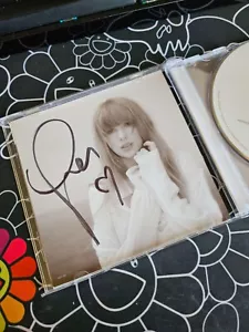 CD del Departamento de Poetas Torturados de Taylor Swift con foto firmada a mano con corazón - Imagen 1 de 1