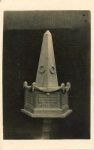 REAL PHOTOGRAPHIC POSTCARD OF A WAR MEMORIAL, BRIGHTON, SUSSEX - Picture 1 of 2