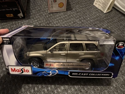 Maisto 1:18 2005 Jeep Grand Cherokee литой - Изображение 1 из 2