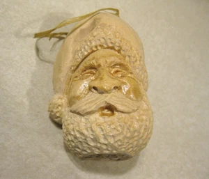Holz geschnitzt beige Weihnachtsmann Gesicht Ornament signiert Stugille 6-09 ” - Bild 1 von 11