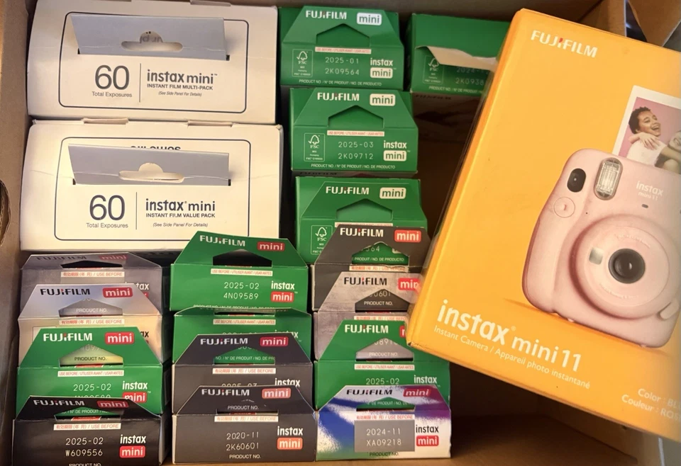 Fugifilm Mini 11 Camera Bundle with Film - Image 1 of 3