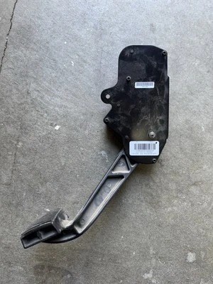 1723544PAC Throttle Pedal Peterbilt 220 - Image 1 of 4