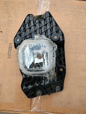 Right Fog Light Fits 2011-2016 Ford F-250 Super Duty F-350 Super Duty LT3 - Image 1 of 4