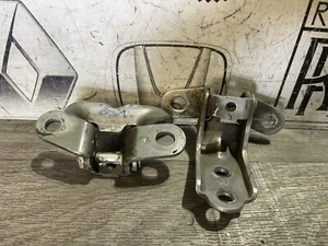 KIA SPORTAGE 2010-2015 REAR LEFT PASSENGER SIDE DOOR HINGES PAIR IN SILVER - Picture 1 of 11