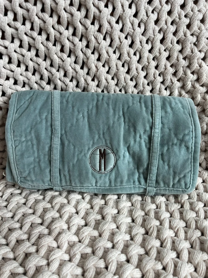 Pottery Barn Косметическая Свернутая Сумка Синий Бархат Стеганые Ювелирные Изделия с Монограммой "M" - Изображение 1 из 1