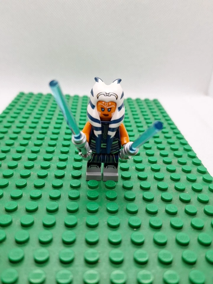 Lego Star Wars Figur Ahsoka Tano 75310, sw1096 mit 2 Lichtschwerter, NEU - Bild 1 von 1