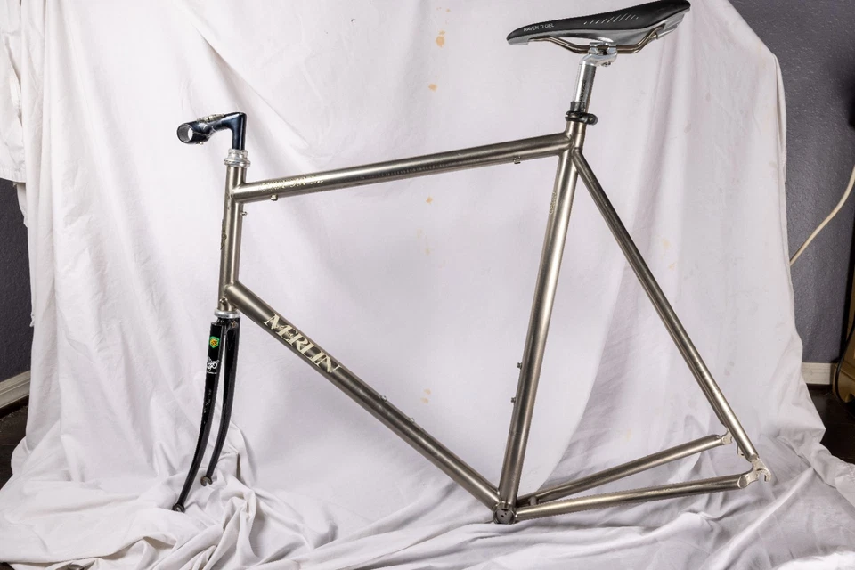 Marco de Titanio Extra Ligero Personalizado Merlin Buen Estado 65 Cm Foto 1 de 4