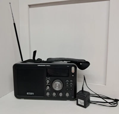 Radio de campo Eton con afinación digital fina Foto 1 de 4