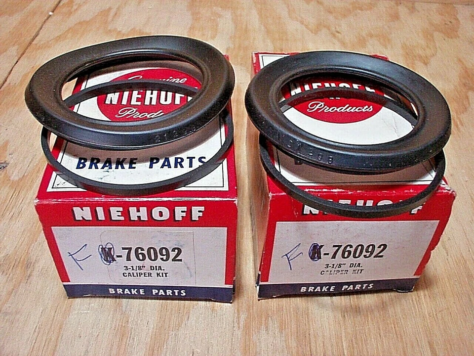 Camión cosechadora International 1974 1975 1976 serie 200 kits de pinzas de disco ¡Nuevo de Lote Antiguo! Foto 1 de 1