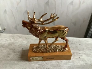 Röhrender Hirsch - Figur mit Holzpodest und Goldauflage - Höhe 9 cm - Bild 1 von 2