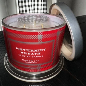 Homeworx by Slatkin & Co Peppermint Wreath 14oz 3-Wick Candle 20-40 Hours Medium - Picture 1 of 5