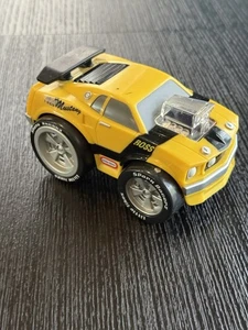 Coche de juguete Little Tikes 1969 Ford Boss Mustang Spark Racerz Rev and Go amarillo de colección - Imagen 1 de 8