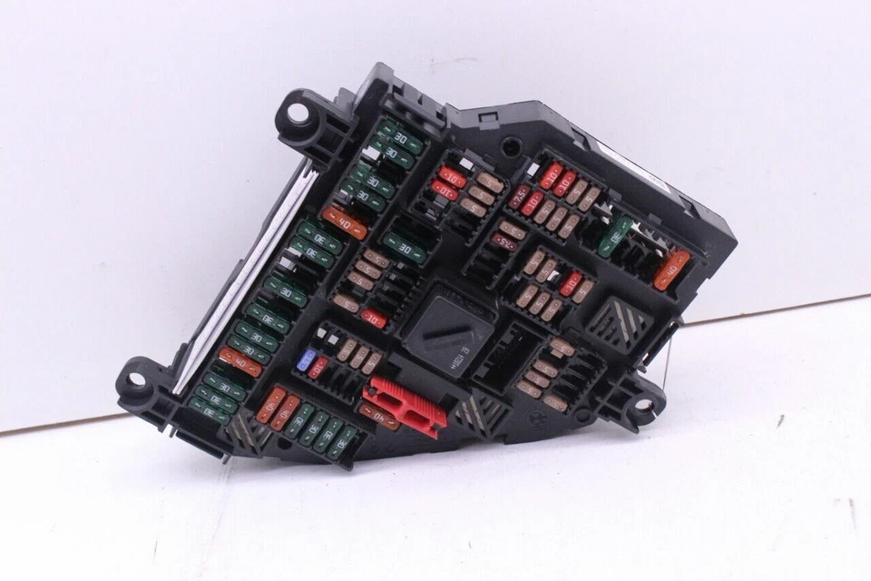 2011 BMW 750Li Fuse Relay Box Rear OEM Used - Изображение 1 из 4