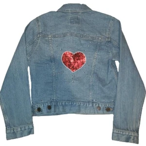 Levi Strauss Girls LG Classic Denim Wash Sequin Red Heart Studded Jean Jacket - Picture 1 of 5