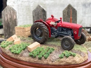 1/32 scale Custom UH Massey Ferguson 35x tractor tracteur Diorama display - Picture 1 of 5