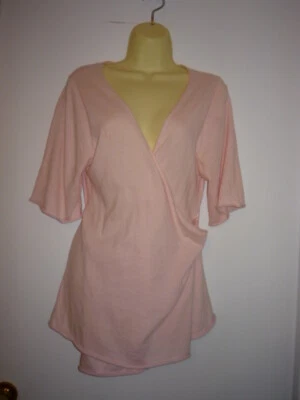 SUÉTER BOSTON ENVOLVENTE ADECUADO--TALLA MEDIANA-ROSA PÁLIDO--MANGA CORTA--ALGODÓN CACHEMIR AZUL Foto 1 de 4