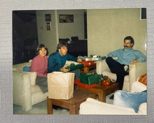 Foto a color vintage 1987 regalo de Navidad familiar apertura instantánea sincera 3,5 x 4,5 pulgadas - Imagen 1 de 3