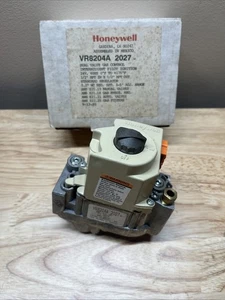 Honeywell Furnace Control Gas Valve - VR8204A2027 - Picture 1 of 14
