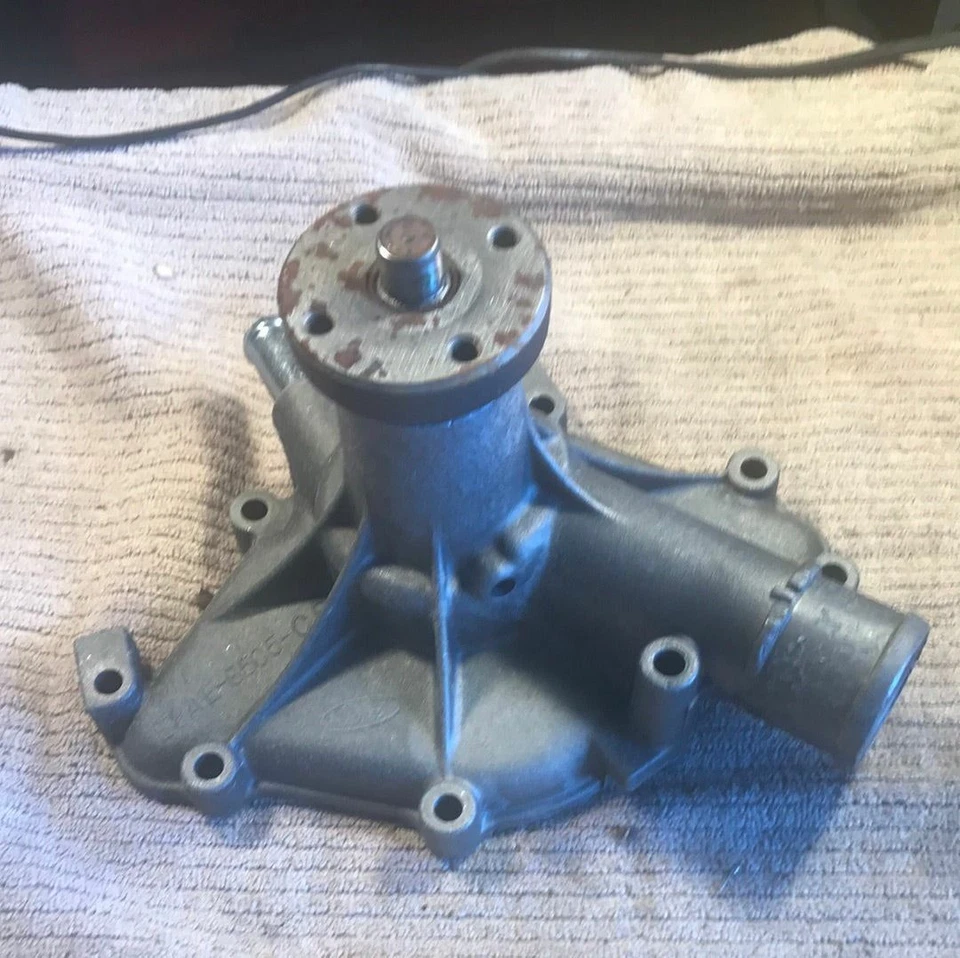 Ford Thunderbird Cougar 1982-1987 bomba de agua 3,8 L E2DZ-8501-A Foto 1 de 3