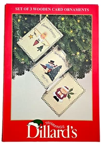 Juego de 3 adornos de madera para tarjetas de Navidad Dillards Papá Noel muñeco de nieve ángel - Imagen 1 de 14
