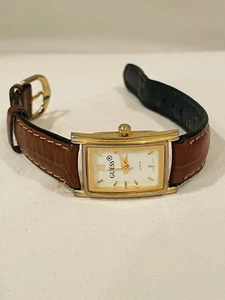 Orologio Donna Vintage 1995 GUESS Oro Cinturino Originale in Pelle NECESSITA DI BATTERIA GUC - Foto 1 di 5
