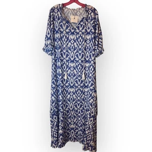 Nuevo con etiquetas Maxi Vestido Benita Azul Para Mujer XL Estampado Ikat Azul Blanco Borla Corbata Bohemio - Imagen 1 de 9