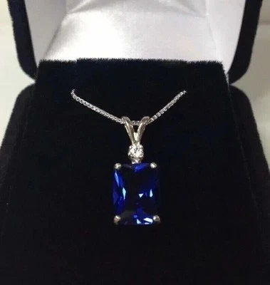 Collana con ciondolo zaffiro taglio smeraldo 5,25 ct zaffiro blu e bianco... - Immagine 1 di 4