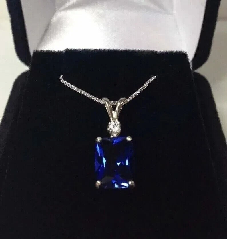 Collana con ciondolo zaffiro taglio smeraldo 5,25 ct zaffiro blu e bianco... - Immagine 1 di 4