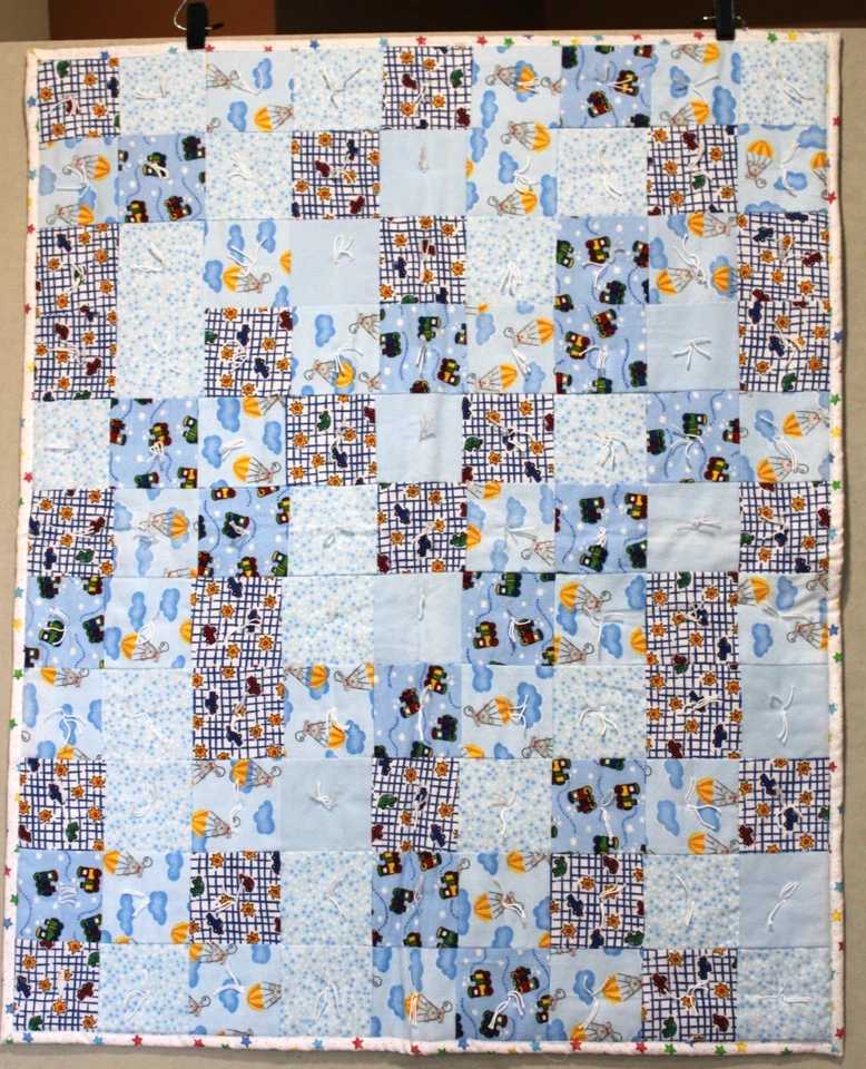 Edredón atado hecho a mano para bebé niño NUEVO cochecito de franela suave en ambos lados 38x32 Foto 1 de 4