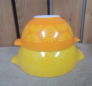 Vintage Pyrex Yellow Orange Sunflower Daisy Cinderella Mixing Bowl Set of 2 - Picture 1 of 5
