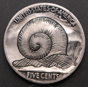 Slow & Steady - Der geschälte Wanderer - Gartengeist - Schnecke mit Handgravur - Bild 1 von 3